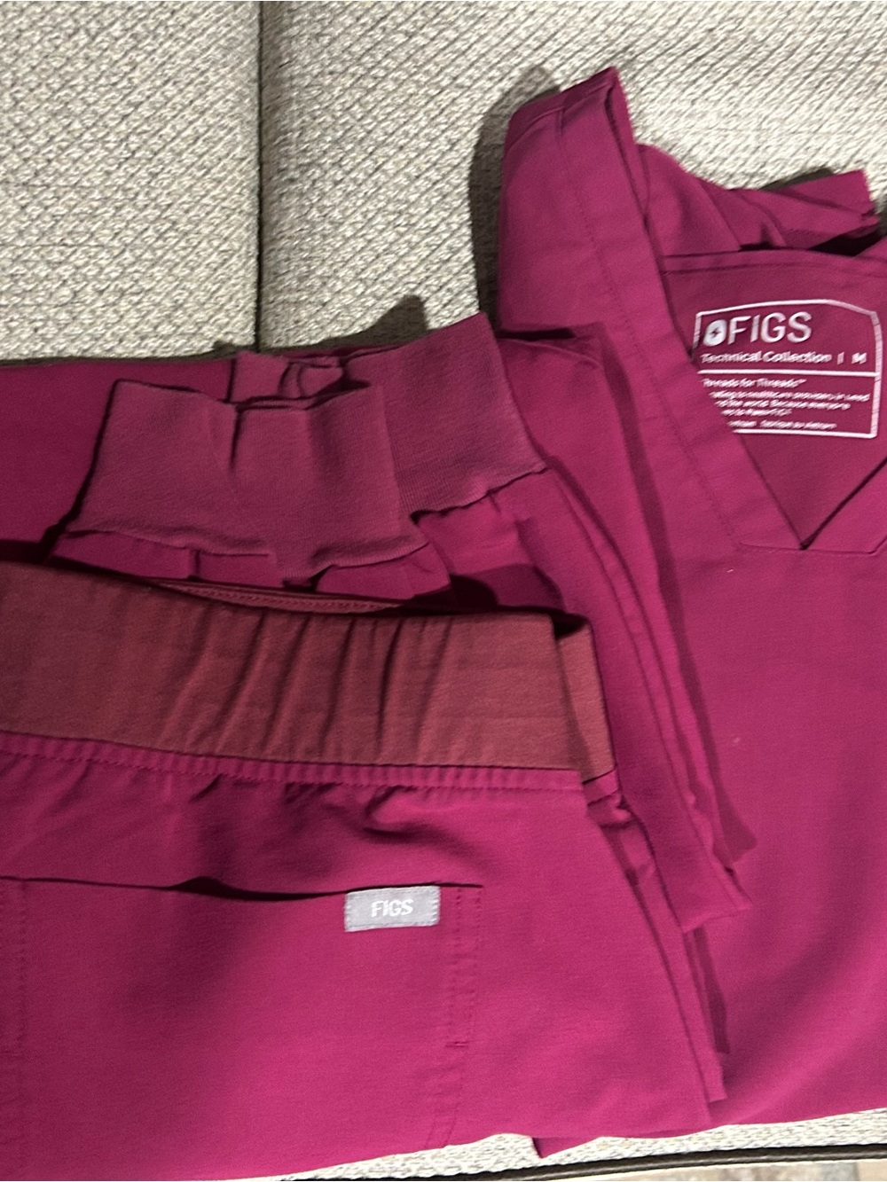 Figs Women's Magenta Jogger Scrub Set